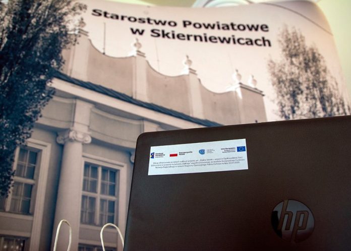 Komputery dla szkół powiatu skierniewickiego