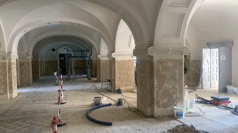 Trwa remont głównego holu w&nbsp;Starostwie Powiatowym