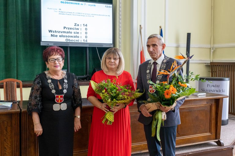 Zarząd Powiatu Skierniewickiego z&nbsp;wotum zaufania i&nbsp;absolutorium