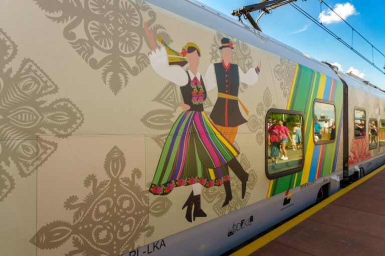 Pociąg Dnia Reymonta zatrzymał się w&nbsp;Krosnowej