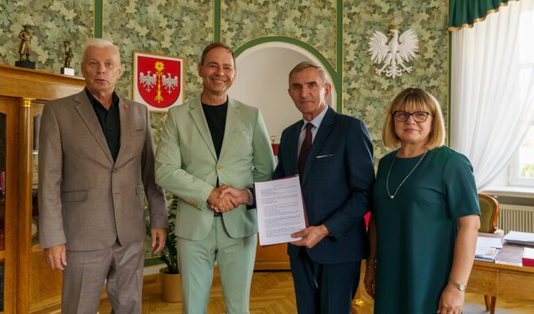 Przebudowa drogi powiatowej nr&nbsp;1310E na&nbsp;odcinku Maków-Słomków